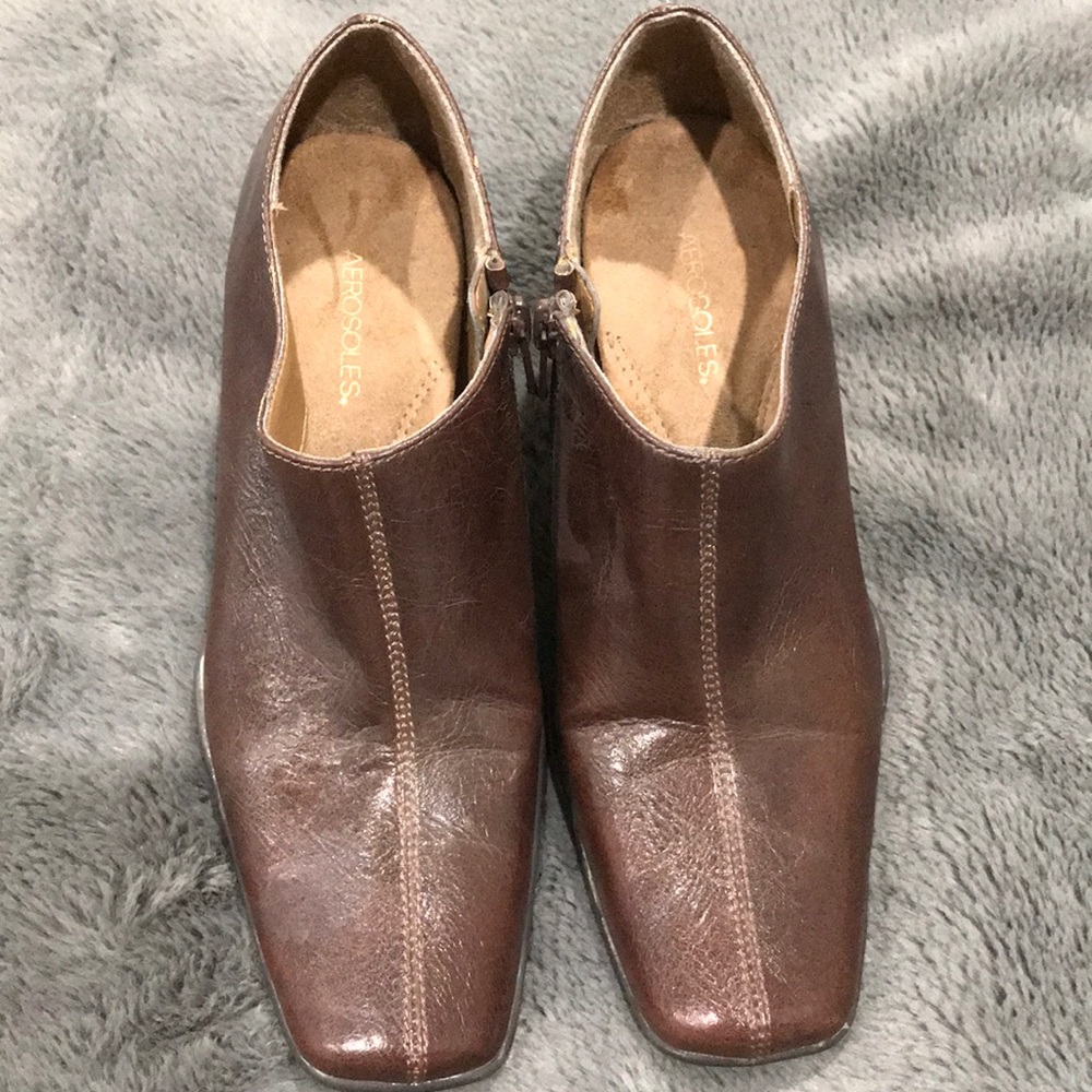 Women’s brown Aerosoles Ankle Boot heal w/ zipper